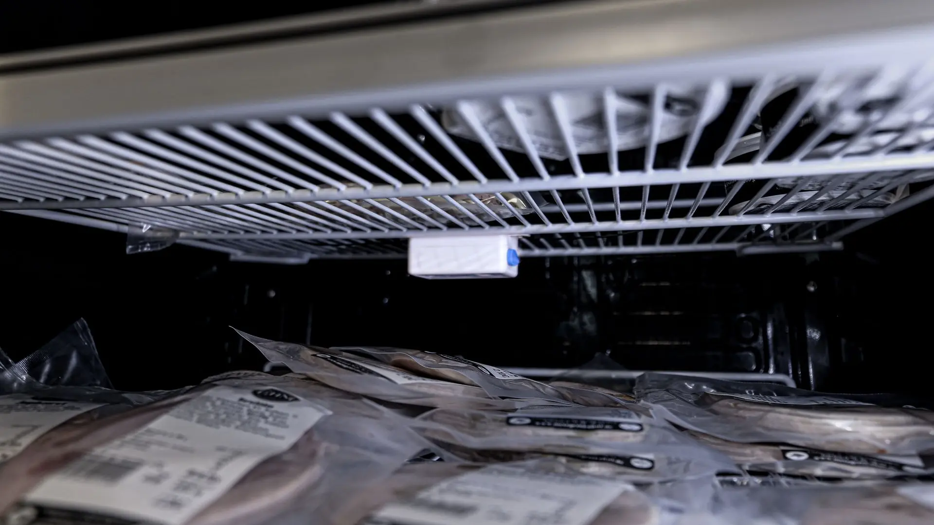 Shop-IQ Temperatursenoren im Kühlschrank.