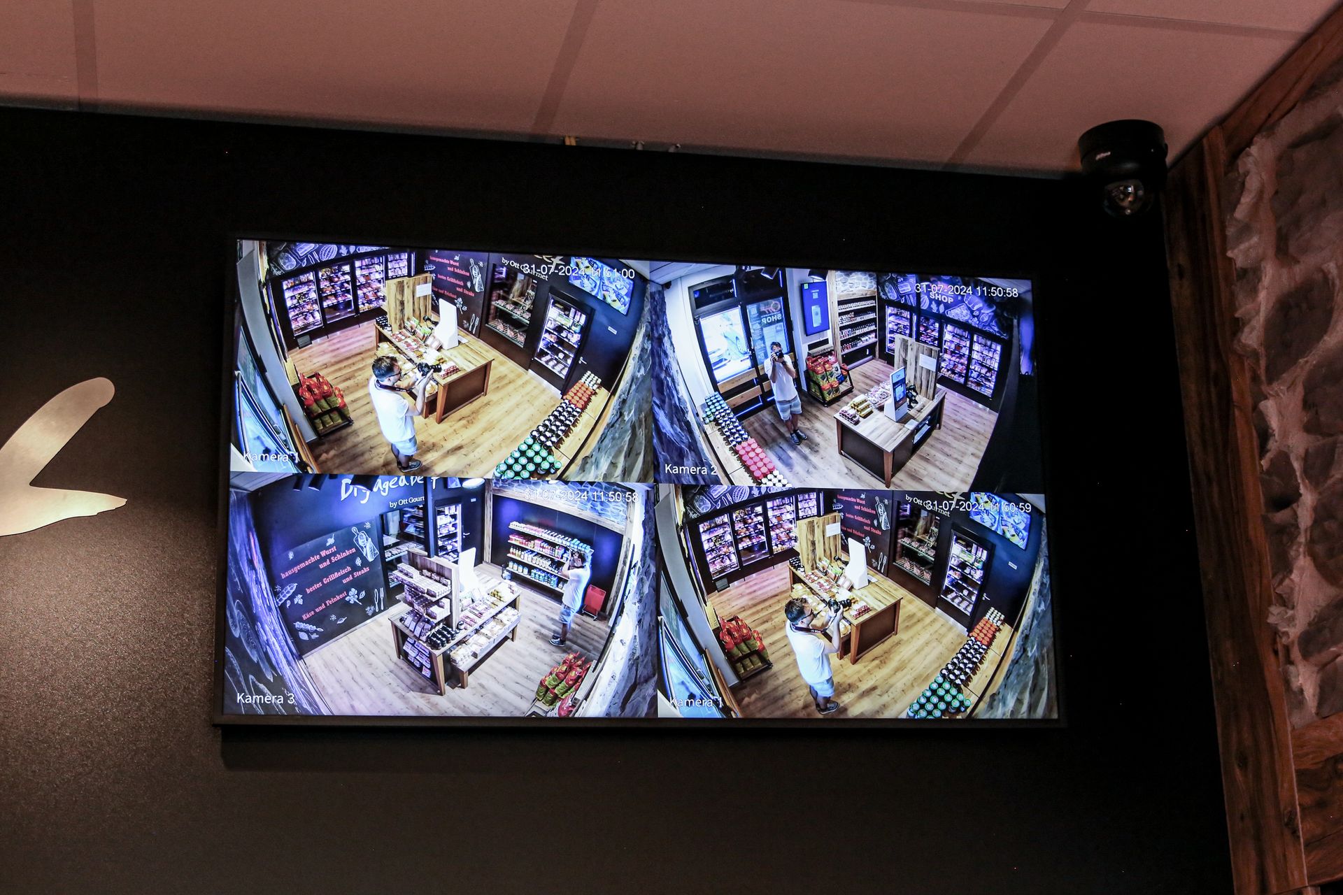 Smarte-Videoüberwachung im Smart-Store von Shop-IQ.